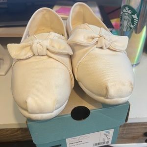 Bow Toms Alpargata size 7 in Ivory